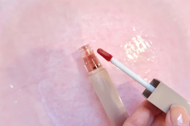 【NEXTバズりアイテム】キス リップアーマー 02夜遊びコーラル_1_2