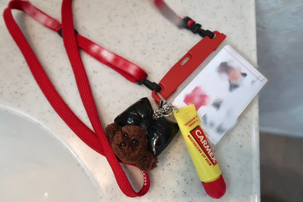 キーホルダーリップ  プードル×CARMEXを社員証に