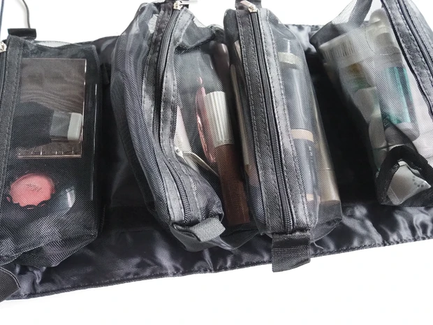 メッシュ素材のポーチ