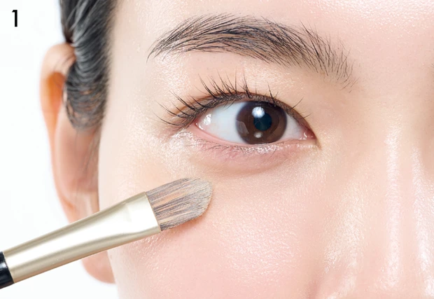 くまカバー コンシーラーを塗る