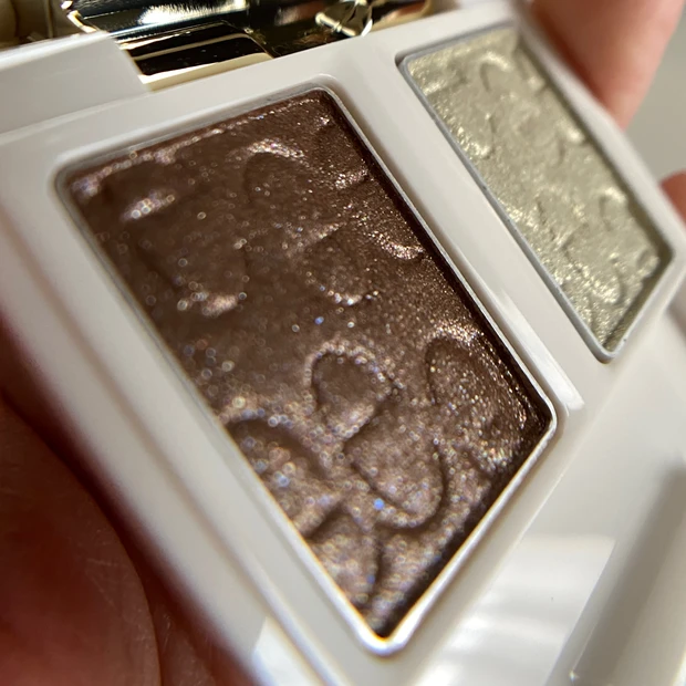 エレガンスの【新作コスメ】エタンセル アルモニーアイズ 03＆