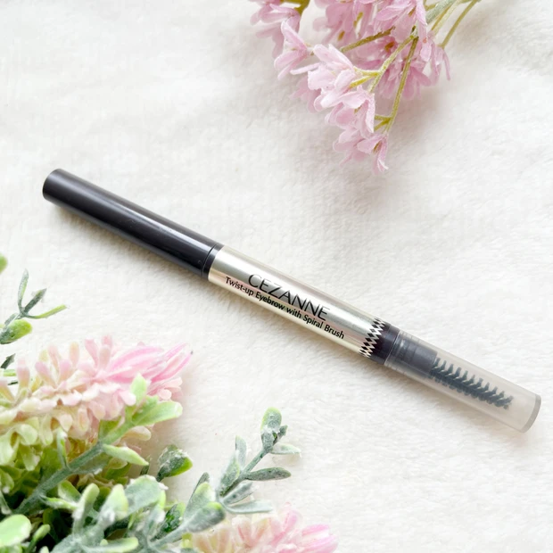 ＼セザンヌ／人気の繰り出し式アイブロウ新色！