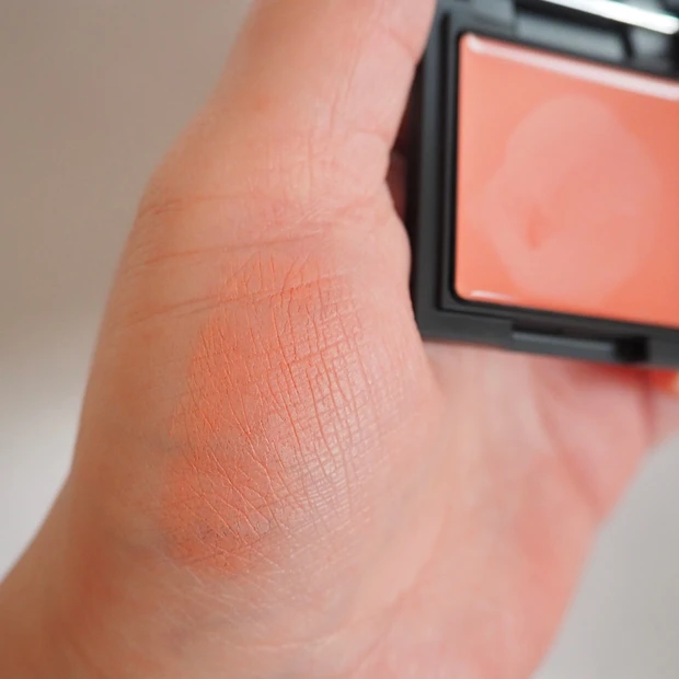 Celvoke(セルヴォーク)ブロウイングフェイスカラー EX01 フロスティピンク スウォッチ