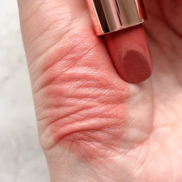 セザンヌ ラスティングステイリップカラー 03 コーラルピンク イエベがスウォッチ