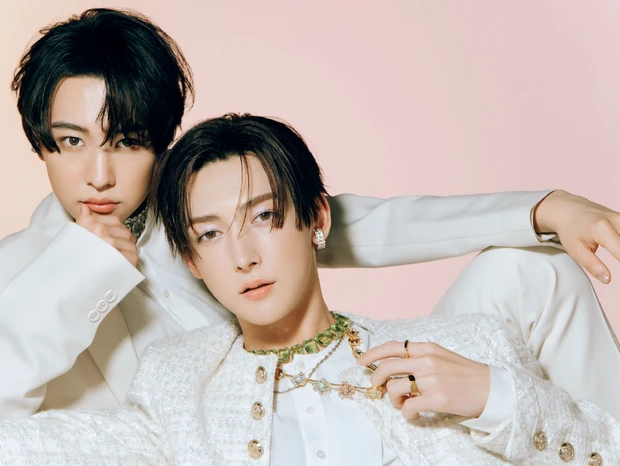 ROIROM・本多大夢さん、浜川路己さんがトレンドメイクをまとったら? 吸い込まれそうな目元に注目