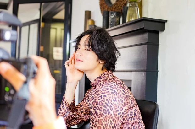 塩野瑛久さんが「エレガンス」キャンペーンモデルに就任！ 7色の秋新色リップ×7つのキスストーリーを公開