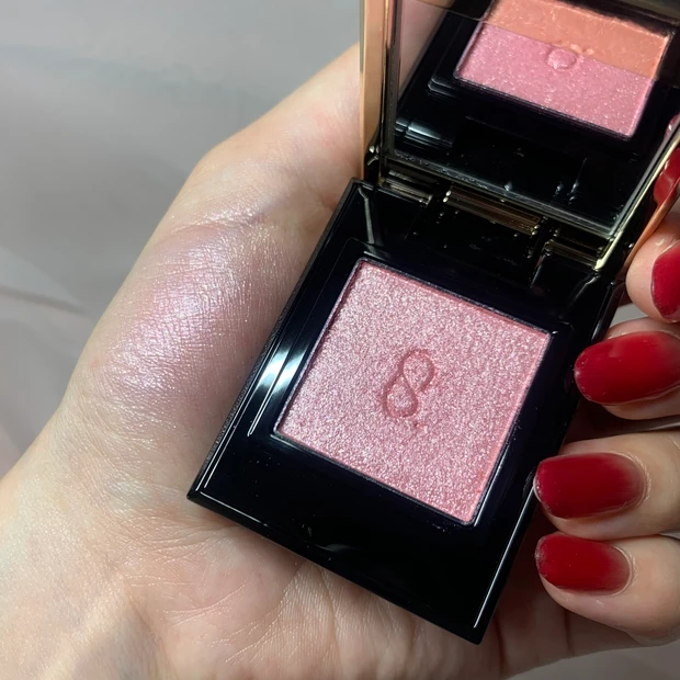 SUQQU モノルックアイズ L-05 澄桜(SUMISAKURA) 手元スウォッチ