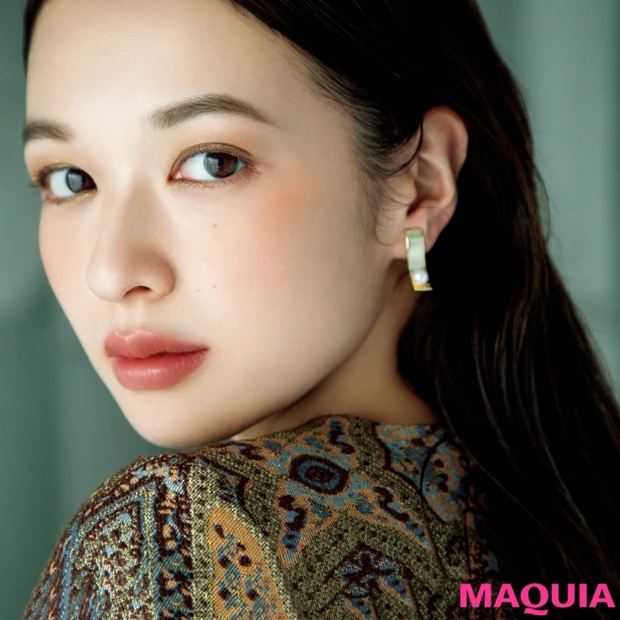 今秋のトレンド「メタリックカーキ」は単色使いがカギ! 簡単似合わせテク…