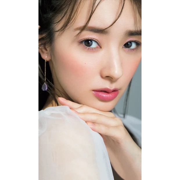 ピュアなきらめきであどけない透明感を