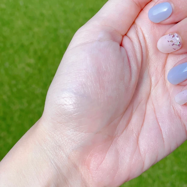 【入荷待ち続出⁉︎】ひとぬりで光に当たるたび綺麗なツヤ肌が手に入れられる&beのプライマーをご紹介_3