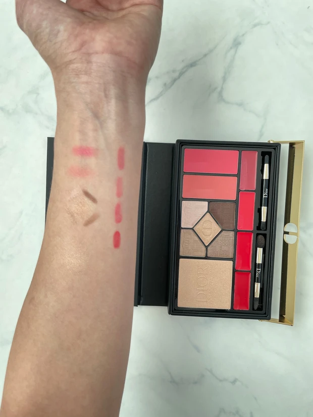 『２０２１Diorクリスマスコフレ♡』数量限定♡エクラン クチュール マルチユース パレット♡パレットメイクあり♡

_2_4