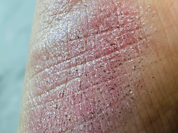 muiceのうるみオンアイズのスウォッチ(SP01 リラドロップ)