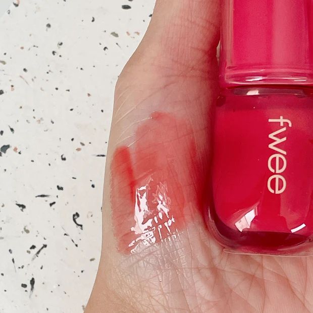 フィー 3Dボリューミンググロス ソルベ30％ スウォッチ