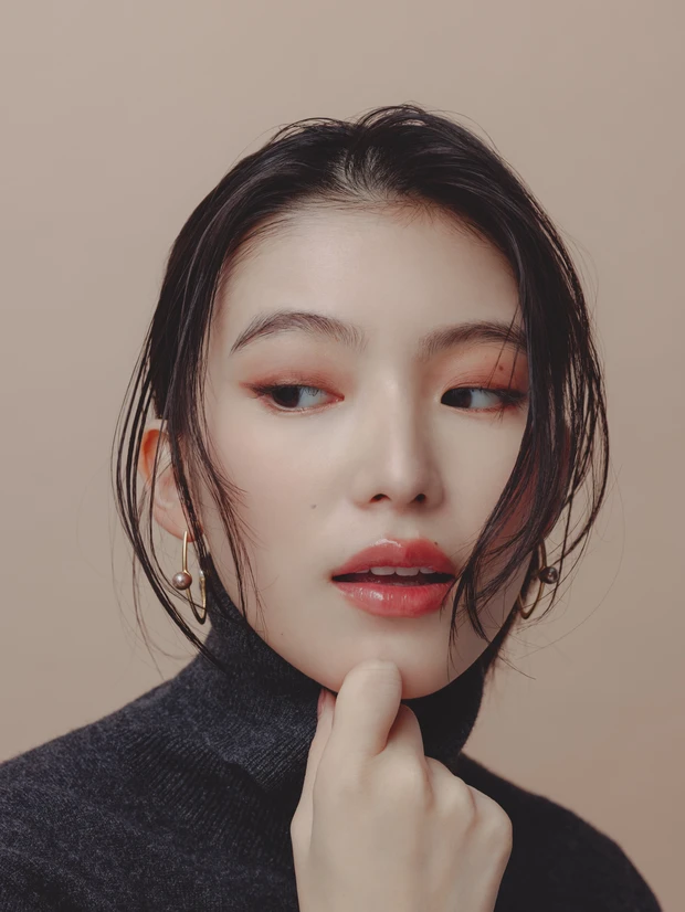 ユニクロ UNIQLO カシミヤニット メリノポロセーター アイライナー メイク やり方