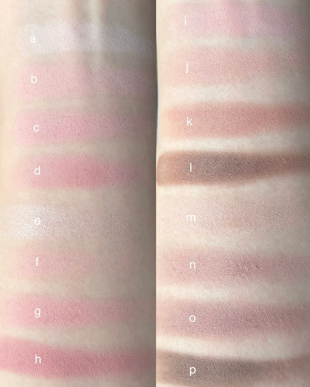 wakemake ハローキティ ソフトブラーリング アイパレット スウォッチ