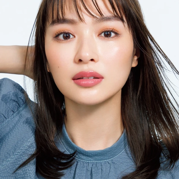 ヘア&メイクアップアーティスト・岡野瑞恵さんの質感プラスメイク。グロッシ…