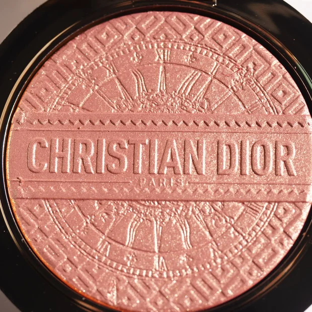 Dior ディオールスキンフォーエヴァークチュールルミナイザー 002 コライユ ルミエール テクスチャー