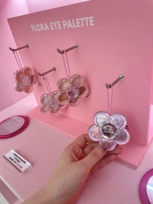 新作フローラアイパレット。ブルべ夏冬はこれが気になる