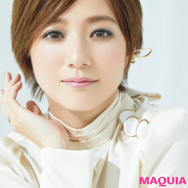 伊藤千晃さんがTRY! 秋の本命はグレー×ピンクの軽やかモードメイク