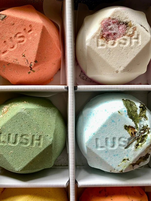 その名は「四季の一服」バスボムデーを記念した日本限定の和風なバスボムである。_3_1