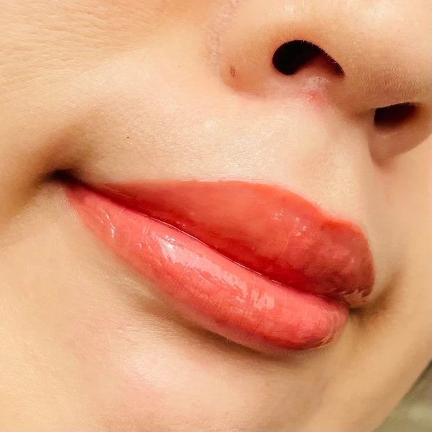 【最速レビュー】今月発売したばかり！Laka(ラカ)の新作、ジェリーイングヌードグロスをスウォッチ！Qoo10購入品の紹介です。_5_1