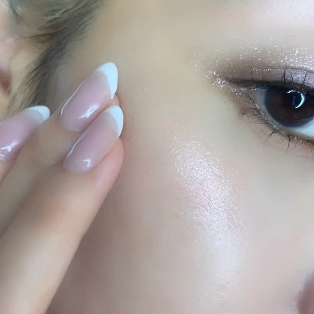 ルナソル ラディアントスティックN EX01 Snow Blush メイク実例