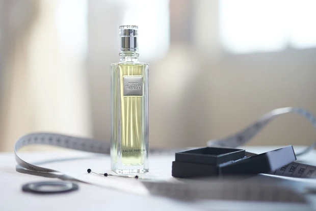 パルファムの瓶は1つ1つが手作業という芸術品。THE GINZAの香水瓶の美しさをご覧下さい。_2_1