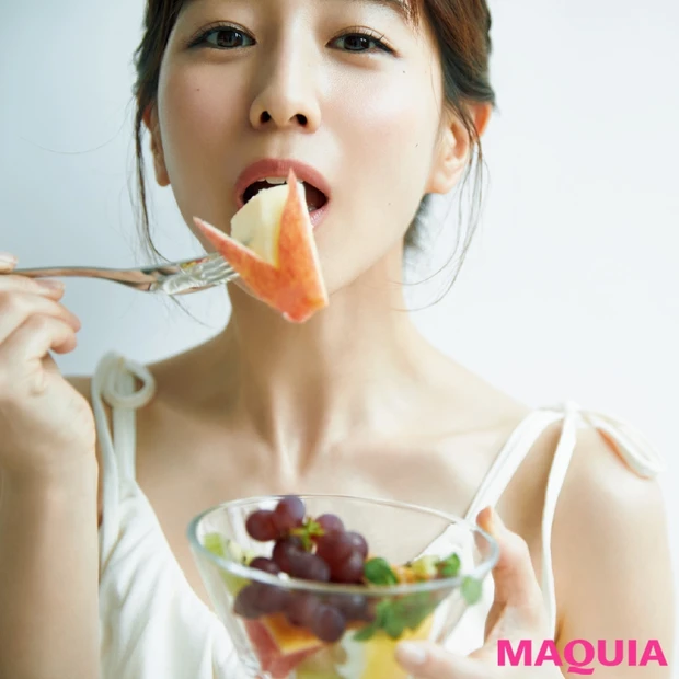 田中みな実さんの朝の過ごし方は? 旬のフルーツと水で体を満たす!
