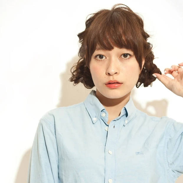 ハットやニット帽に◎！ 個性がキラリ☆おしゃれなツインシニヨンで女子会へ