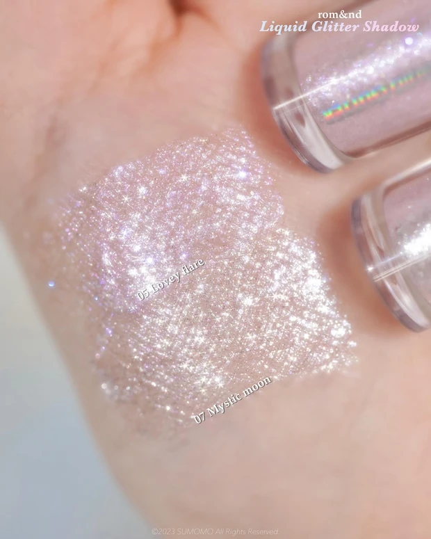 ロムアンドリキッドグリッターシャドウから新色が登場!ブルベ夏が選んだ05ラビーフレアと07ミスティックムーンをスウォッチ&レビュー。_2_1