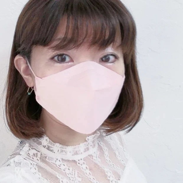 日本製・4層構造の3D立体型マスク「JN95」ピンク着用写真