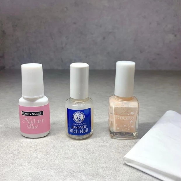 セルフネイル 自爪 亀裂 亀裂対処法 ネイルケア 爪補強 ベースコート