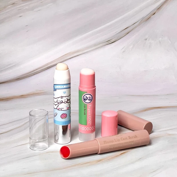 プチプラ　おすすめリップスクラブ　唇　乾燥