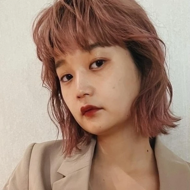 ボブ ヘア 髪型 ヘアスタイル 秋ヘアカラー ピンク 前髪あり