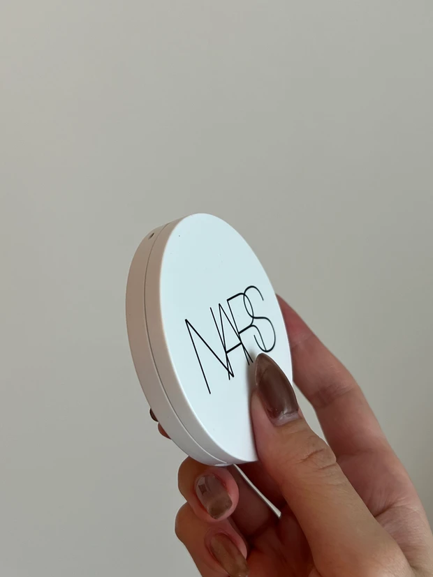 【2025年新作ハイライト】NARS「ライトリフレクティング ルミナイジングパウダー」使ってみた！人気の理由や口コミも紹介_4_2