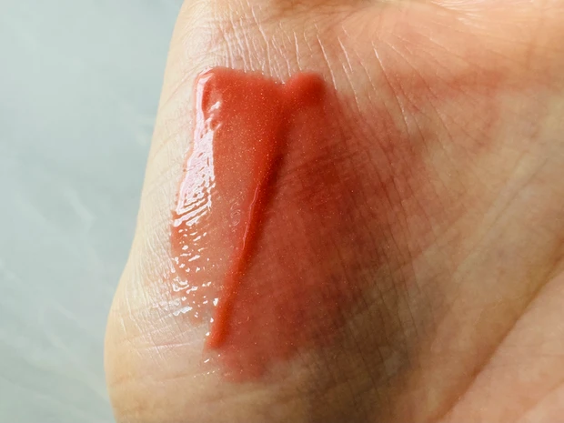 muiceのちゅるリップランパーのスウォッチ(SP06 サンセットコーラル)