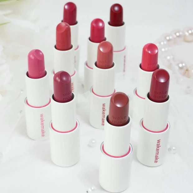 WAKEMAKEの新リップを全色スウォッチ！ ヘルシーなツヤ感とシアー発…