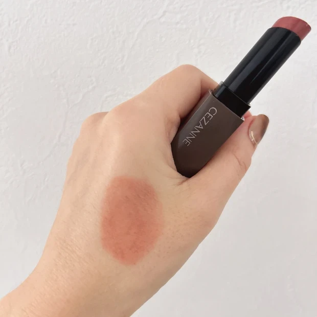 セザンヌ「リップカラーシールド」06 ロゼベージュ スウォッチ