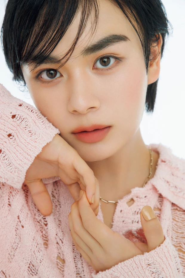 なにわ男子・大西流星さんが新作ベースを真剣セレクト。りゅちぇ的「盛れ」ベースを公開！