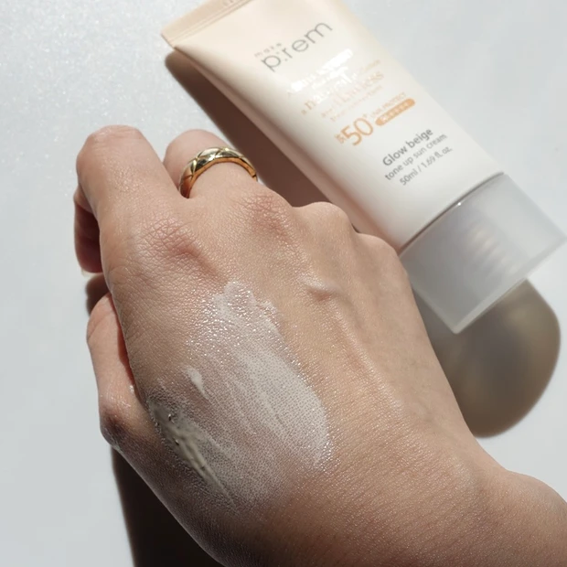 make p:rem(メイクプレム)グロウベージュトーンアップサンクリームのテクスチャー