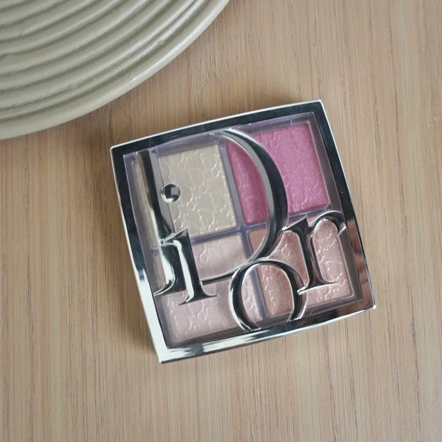 MAQUIA11月号掲載 鈴木えみさんのAIベースメイクに使用したハイライト