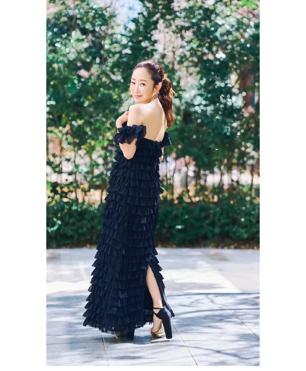 神崎 恵さんのサマードレスに似合う夏メイク PhotoGallery_1_5