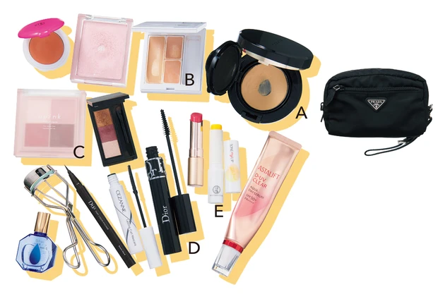 横山由依さんのメイクアップポーチ