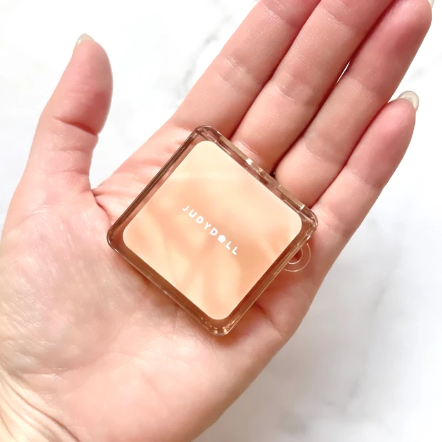 手にすっぽり入るぐらいの大きさが嬉しいミニメリハリマスターパレット