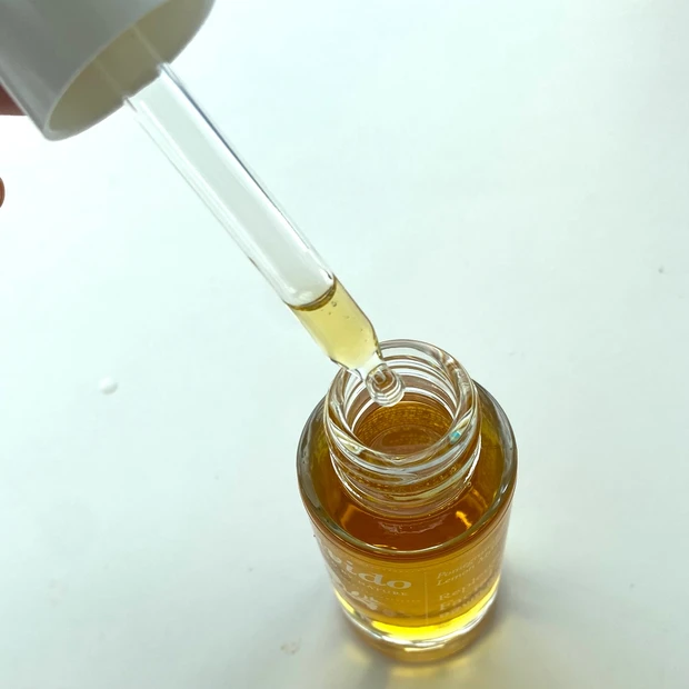 マスク荒れ対策でコールドプレス製法のオイル美容液に効果を感じた。オイルの質感はマッサージもしやすくてマスク生活には効果的。_1_2