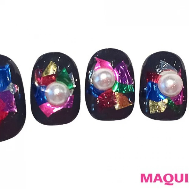 カラフルな輝きで差をつける、新生「パールネイル」