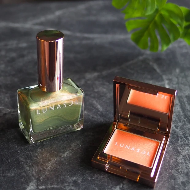 ルナソル モノアイカラーレーション＜EX06J Mandarin Halo＞、ネイルポリッシュ＜EX54 Iridescent Haze＞