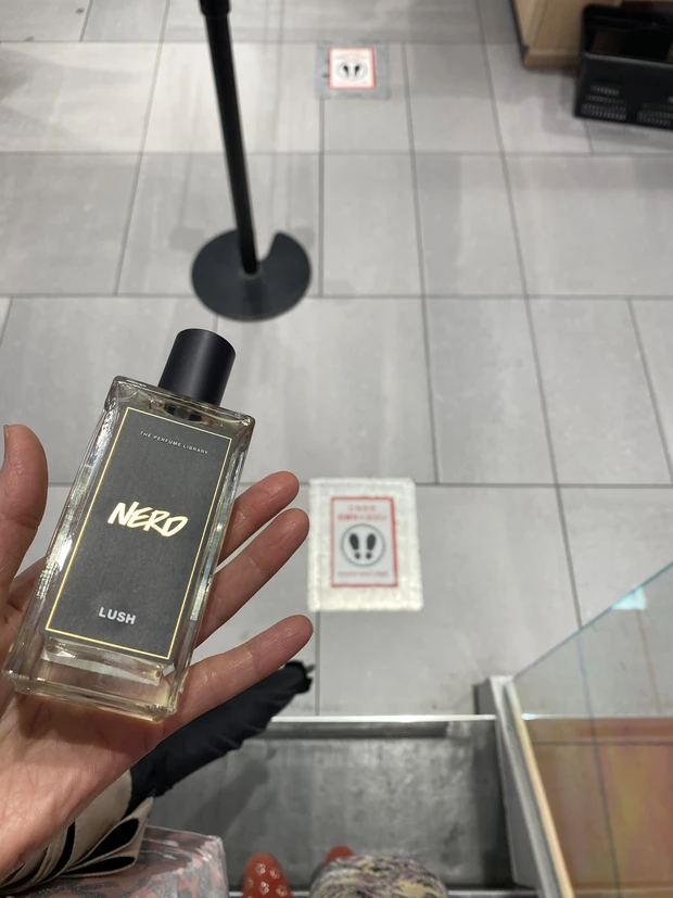 オンラインですぐ完売した香水。_3_2