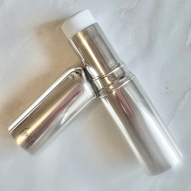 【名品】日中の乾燥対策！イプサの水スティック状美容液でメイク直ししながら肌の水分補給。