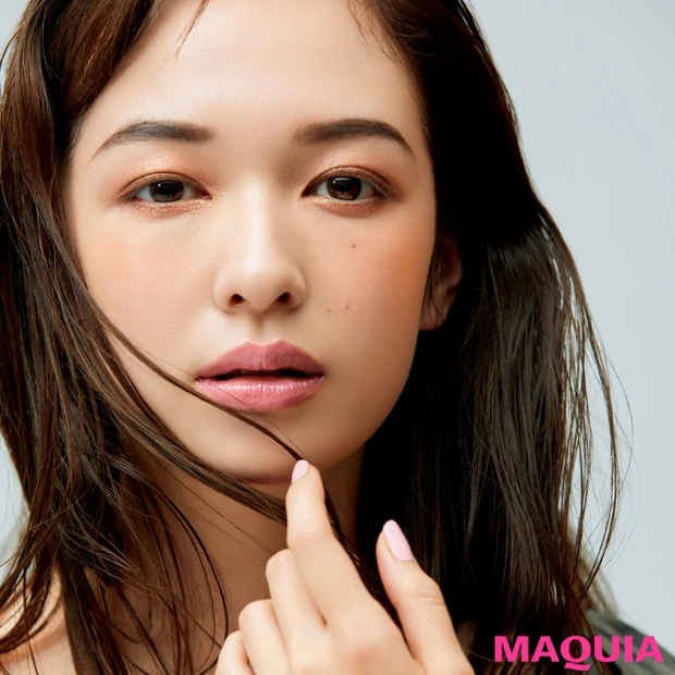 イガリシノブさんが選んだプチプラ＆コスパコスメ！ ラメ×青みピンクで大人…